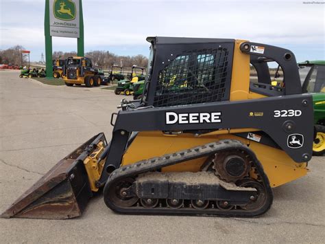 deere 323d skid steer|john deere 323d hydraulic fluid.